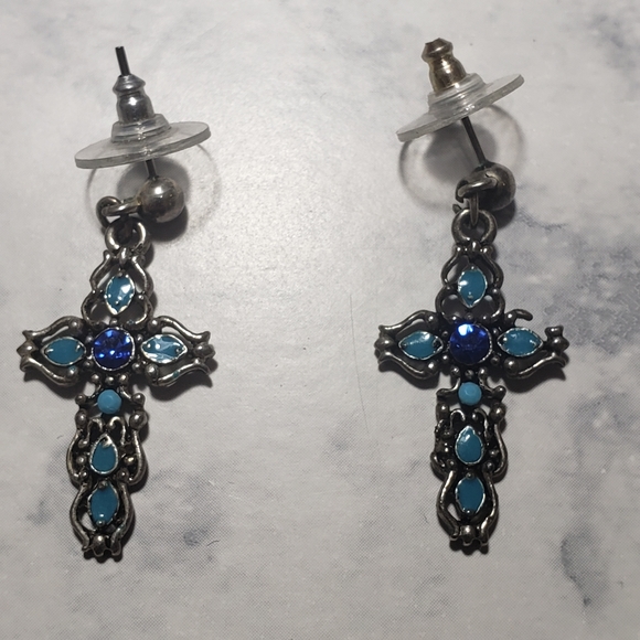 Bundle of faux Turquoise  Earrings. - Picture 7 of 10